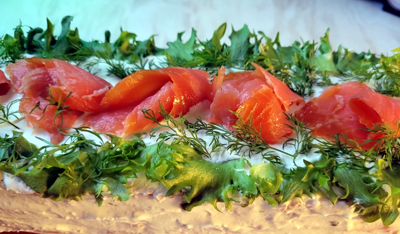 Lohi-katkarapu voileipäkakku - pieni